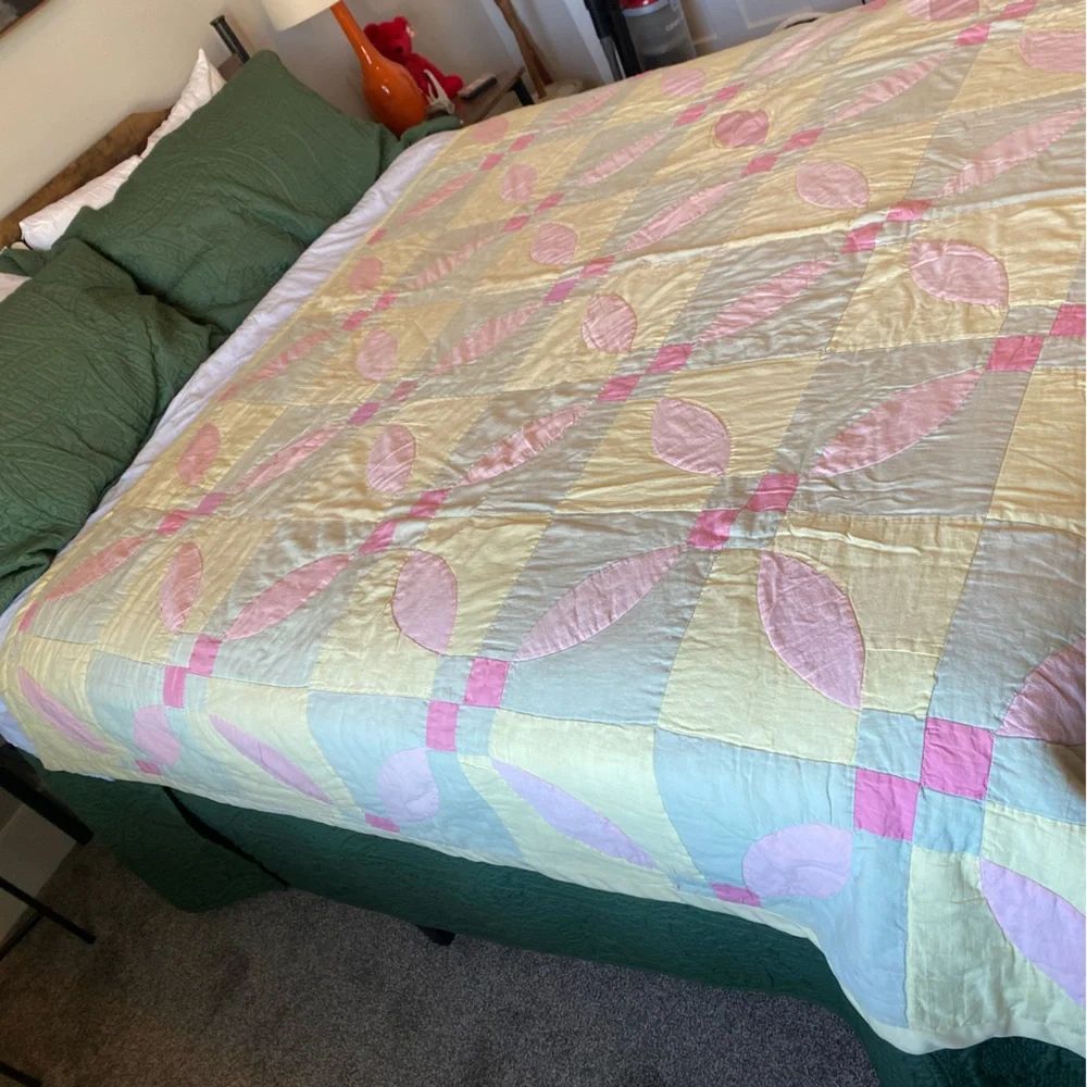 Elegant Pink and Cream Quilt Vintage 68”/77”
